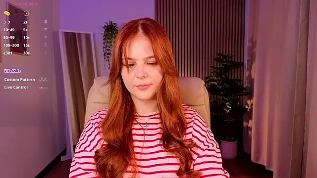 Snapshot of Elle_Funning chatting on 05-15-26, 11:23 Elle Funning online show from 05-15-26, 11:23