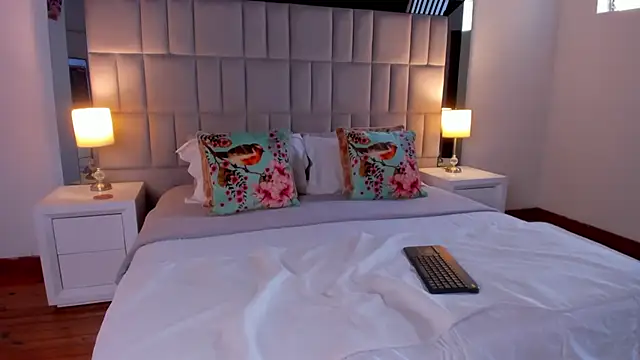 Tiffanyy Lam online show from 03-04-26, 09:54