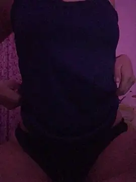 Snapshot of eemilyy22 chatting on 02-25-26, 02:54 eemilyy22 online show from 02-25-26, 02:54