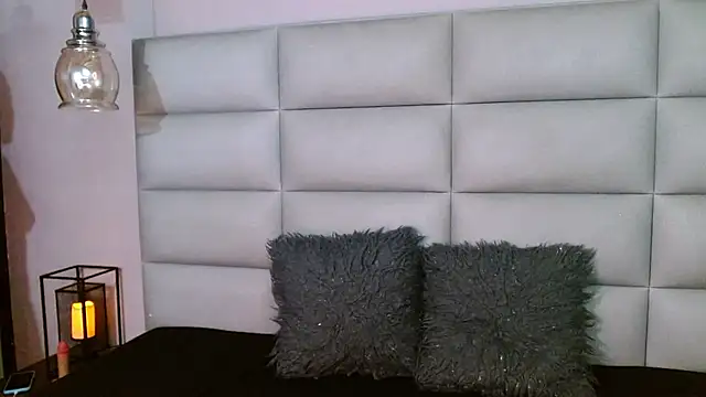 Snapshot of ashley-green- chatting on 02-26-26, 02:10 ashley-green- online show from 02-26-26, 02:10