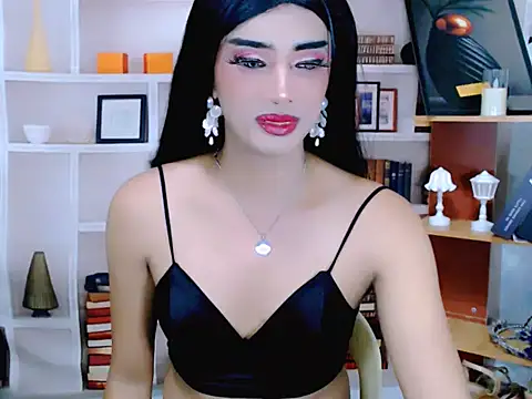 Queeny Cassandra online show from 05-15-26, 06:09