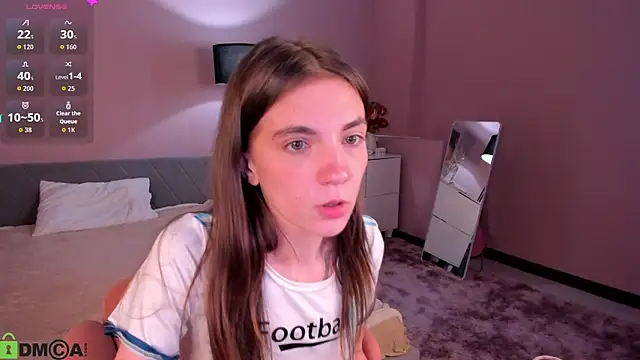 Snapshot of Ella_Fex chatting on 06-10-26, 01:10 Ella Fex online show from 06-10-26, 01:10
