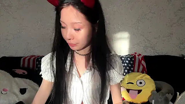 kishagrayone online show from 04-18-26, 12:42