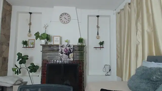 Emma hassani online show from 04-23-26, 01:24