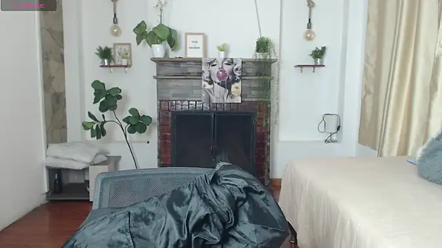 Emma hassani online show from 04-24-26, 07:49