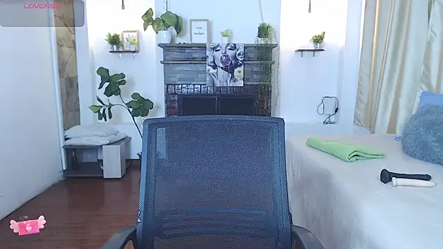 Emma hassani online show from 04-27-26, 07:23