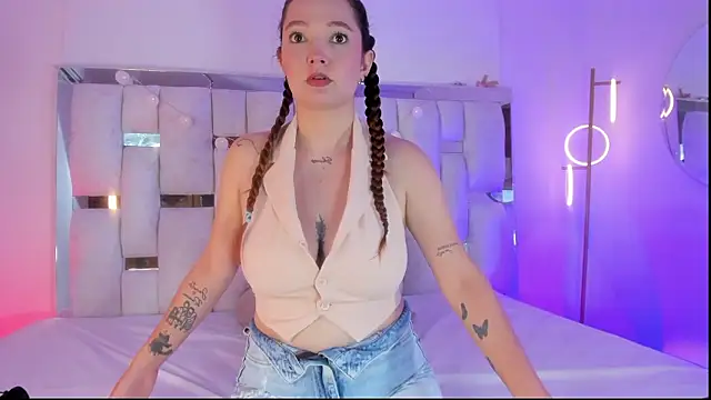 HecateCorvin online show from 02-24-26, 12:25