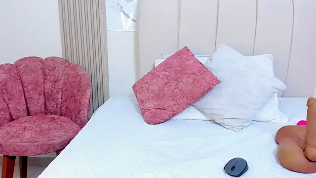 KissMeSara online show from 07-28-26, 03:21