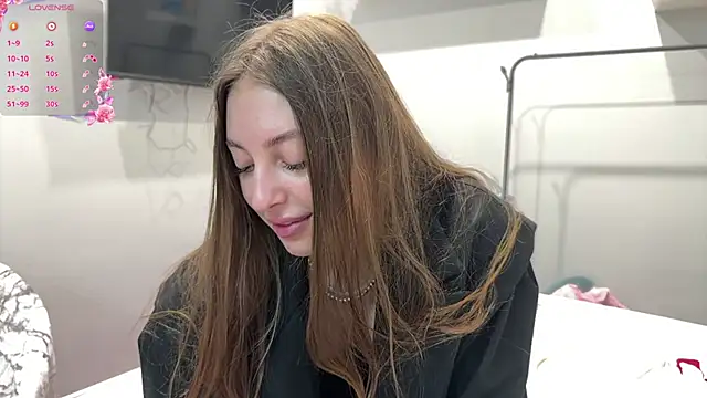Snapshot of selena_favn chatting on 06-04-26, 02:17 selena favn online show from 06-04-26, 02:17