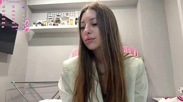 Snapshot of selena_favn chatting on 06-12-26, 02:32 selena favn online show from 06-12-26, 02:32