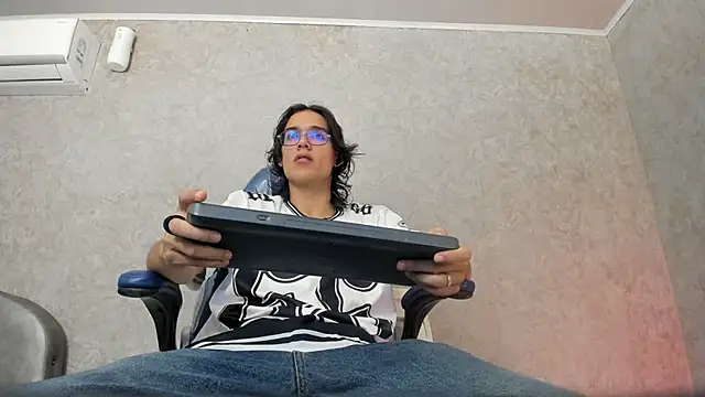 Snapshot of Noha_castellano chatting on 03-08-26, 12:31 Noha castellano online show from 03-08-26, 12:31