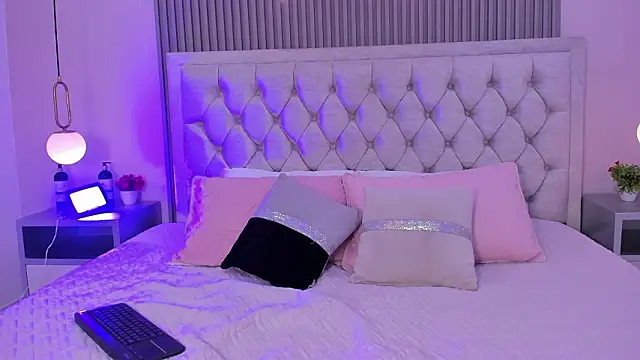 Valeria cute18 online show from 03-11-26, 08:37