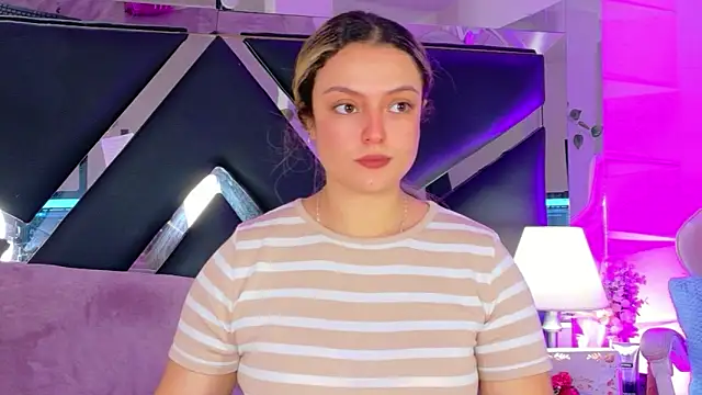 Giigii Hadid  online show from 03-10-26, 03:28