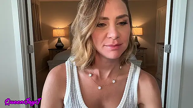 Snapshot of Queenjayj chatting on 07-16-26, 03:07 Queenjayj online show from 07-16-26, 03:07