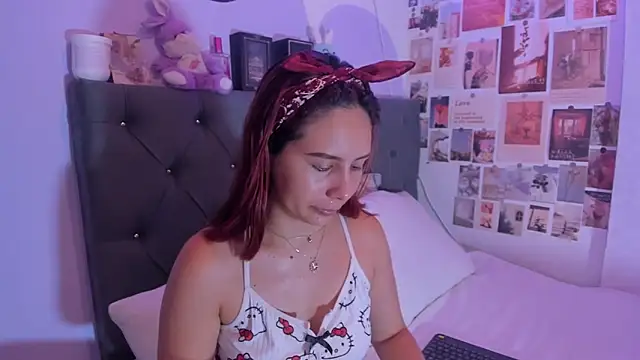 Snapshot of violeta_blaze1 chatting on 05-26-26, 10:00 violeta blaze1 online show from 05-26-26, 10:00