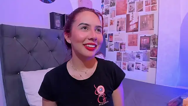 Snapshot of violeta_blaze1 chatting on 06-12-26, 10:03 violeta blaze1 online show from 06-12-26, 10:03