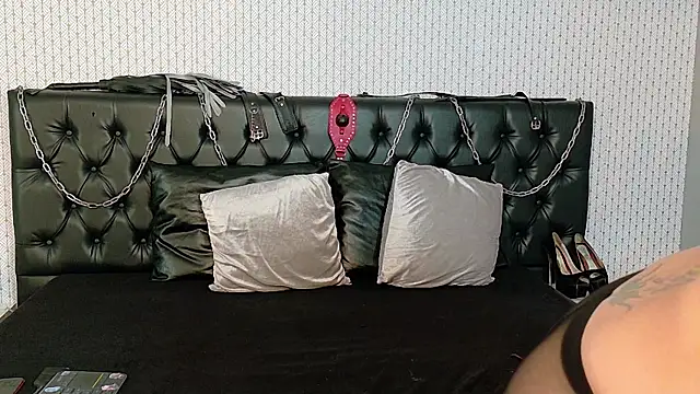 MollyRubio online show from 04-23-26, 01:57