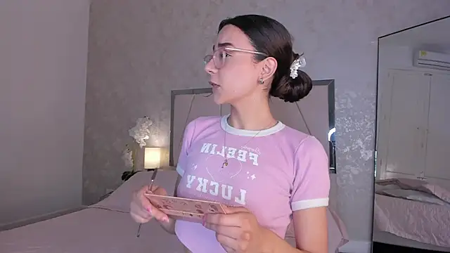 Arii wilde online show from 05-18-26, 12:11