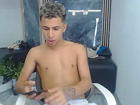 Hollmanhot online show from 04-07-26, 02:23