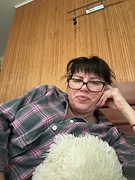 Snapshot of expensive_lady chatting on 04-08-26, 02:50 expensive lady online show from 04-08-26, 02:50