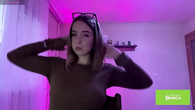 Snapshot of HillaryZelek chatting on 03-06-26, 04:14 HillaryZelek online show from 03-06-26, 04:14