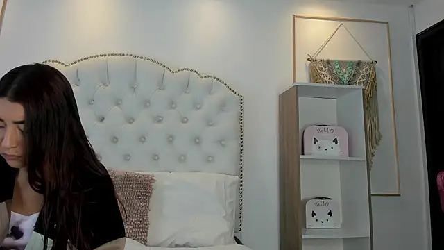 Sara funy online show from 04-27-26, 11:30