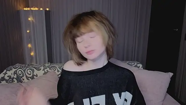 Snapshot of MikassaBowl chatting on 03-06-26, 08:11 MikassaBowl online show from 03-06-26, 08:11