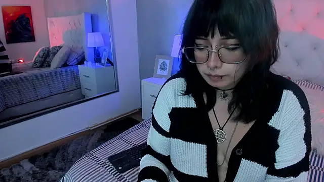 Ivi jones  online show from 04-09-26, 08:14