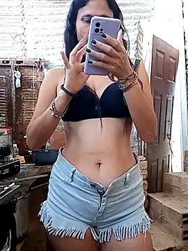 yuliitza4 online show from 04-24-26, 02:08