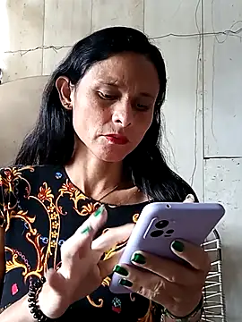 yuliitza4 online show from 04-25-26, 02:47