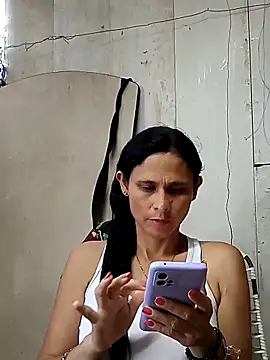 yuliitza4 online show from 05-10-26, 01:16