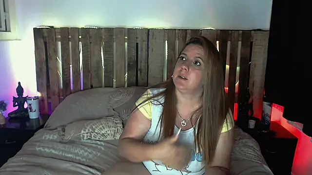 Snapshot of Jessi_jones chatting on 03-25-26, 03:23 Jessi jones online show from 03-25-26, 03:23