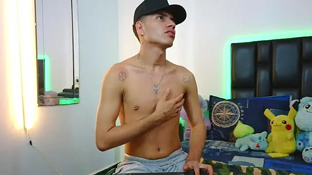 Snapshot of Dereek_Hot chatting on 05-13-26, 06:55 Dereek Hot online show from 05-13-26, 06:55