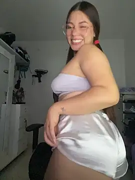 Lizziegrey001 online show from 04-01-26, 12:00