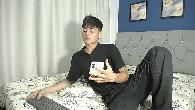 Snapshot of Logan_Jhonson19 chatting on 06-14-26, 03:08 Logan Jhonson19 online show from 06-14-26, 03:08
