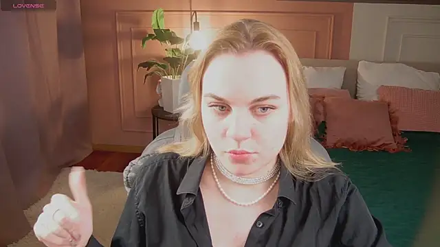 Snapshot of Glow_Margo chatting on 04-17-26, 01:08 Glow Margo online show from 04-17-26, 01:08