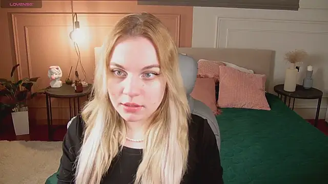 Snapshot of Glow_Margo chatting on 04-23-26, 01:07 Glow Margo online show from 04-23-26, 01:07