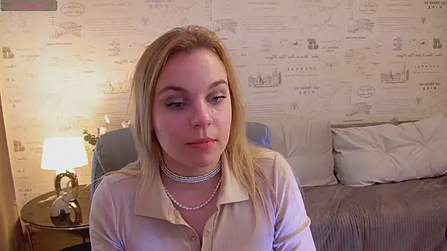 Snapshot of Glow_Margo chatting on 05-11-26, 01:11 Glow Margo online show from 05-11-26, 01:11