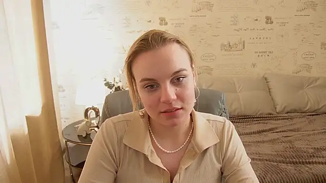 Snapshot of Glow_Margo chatting on 05-17-26, 03:04 Glow Margo online show from 05-17-26, 03:04