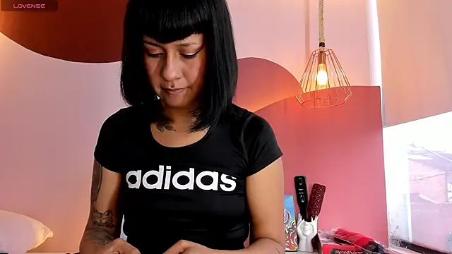 Valkiria wine online show from 04-25-26, 01:52