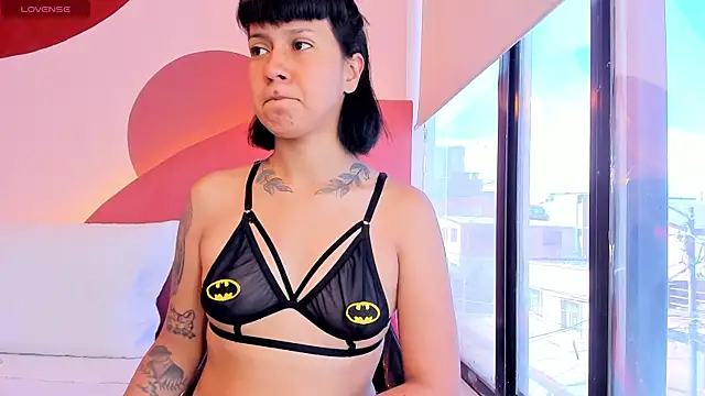 Valkiria wine online show from 04-26-26, 02:48