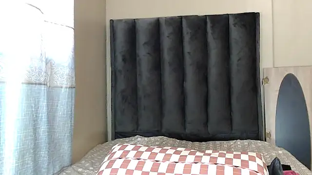 Snapshot of LexyDiana chatting on 04-29-26, 06:06 LexyDiana online show from 04-29-26, 06:06