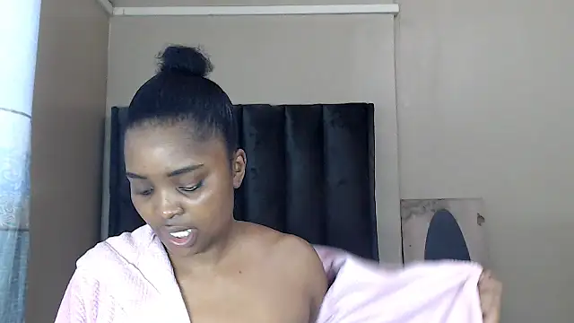 Snapshot of LexyDiana chatting on 05-28-26, 06:10 LexyDiana online show from 05-28-26, 06:10