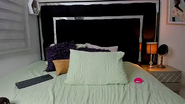 Snapshot of Tiana_moon chatting on 05-15-26, 11:12 Tiana moon online show from 05-15-26, 11:12