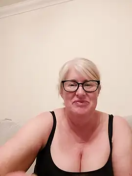 FlirtyFleur-x online show from 04-14-26, 07:09