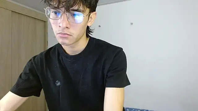 Snapshot of noah_millerx chatting on 06-19-26, 08:01 noah millerx online show from 06-19-26, 08:01