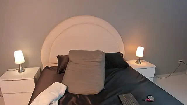 zoepinkett online show from 03-23-26, 04:16