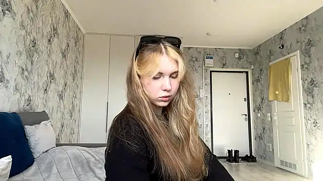 ShariLappas online show from 03-12-26, 01:06