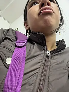 Snapshot of LilyRossi_ chatting on 07-17-26, 12:34 LilyRossi online show from 07-17-26, 12:34
