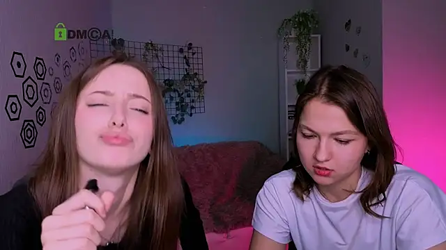Snapshot of chloe_ley chatting on 04-29-26, 05:30 chloe ley online show from 04-29-26, 05:30